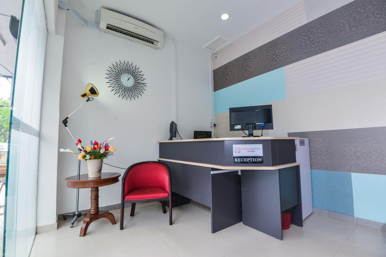 Alpha Hotel Кота-Кинабалу Экстерьер фото