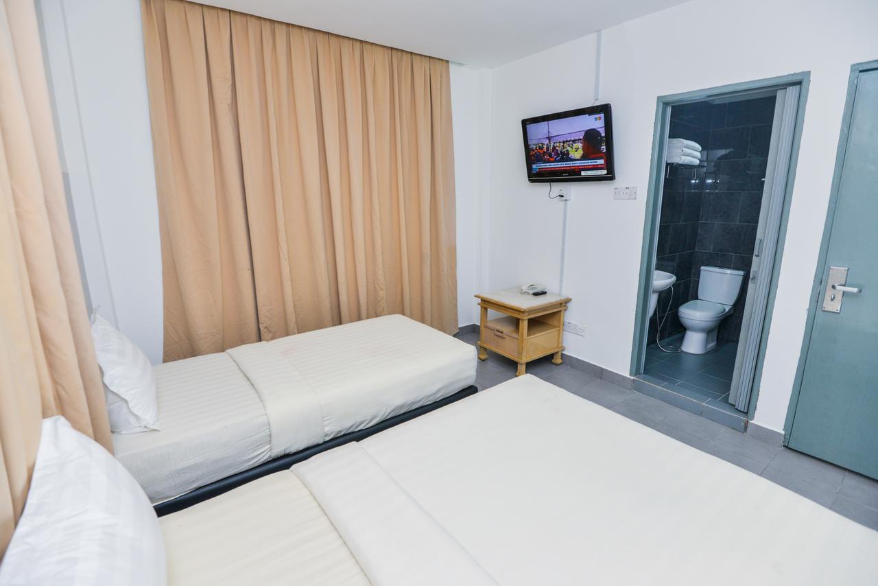 Alpha Hotel Кота-Кинабалу Экстерьер фото